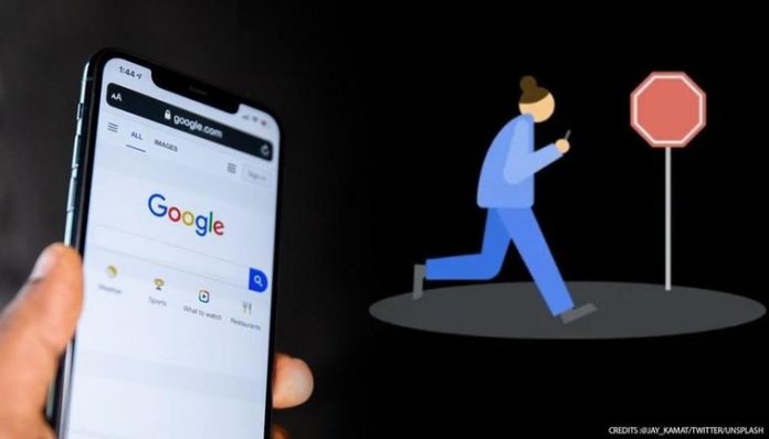 Google Testing a Heads Up Feature That'll Remind You to Look Up If You're Using Your Phone While Walking