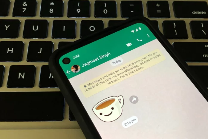 WhatsApp Testing Shortcut for Quickly Forwarding Stickers on Android