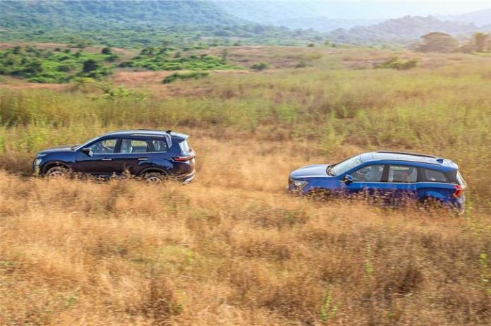 Tata Safari vs Mahindra XUV700 comparison: Two flagship SUVs together for one big fight.
