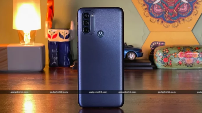 Motorola Tipped to Have an Under-Display Selfie Camera Phone in the Works