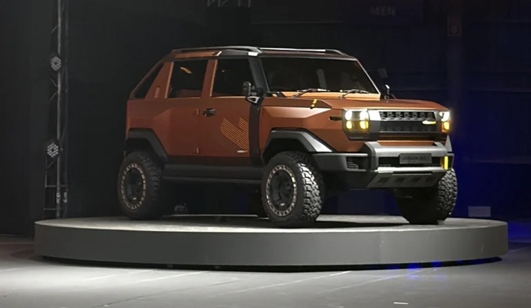 Mahindra Vision SXT